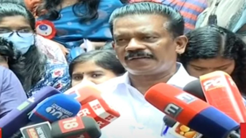  'ഞാൻ ആദ്യമായല്ല അമ്പലത്തിൽ പോകുന്നത്.ഇതുവരെ ഒരിടത്തും ഇങ്ങനെ കണ്ടിട്ടില്ല’; മന്ത്രി കെ രാധാകൃഷ്ണൻ