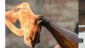 
                        എരവട്ടൂരിൽ പെട്രോൾ ബോംബ് സ്ഫോടനം