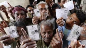
                        സംസ്ഥാനത്ത് വോട്ടെടുപ്പ് ദിനത്തിൽ സർക്കാർ, അർധ സർക്കാർ സ്ഥാപനങ്ങൾക്കും ബാങ്കുകള്‍ക്കും അവധി