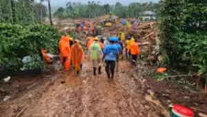 
                        ദുരന്ത ഭൂമിയിൽ നിന്നും ആശ്വാസ വാർത്ത; നാലുപേരെ ജീവനോടെ കണ്ടെത്തി