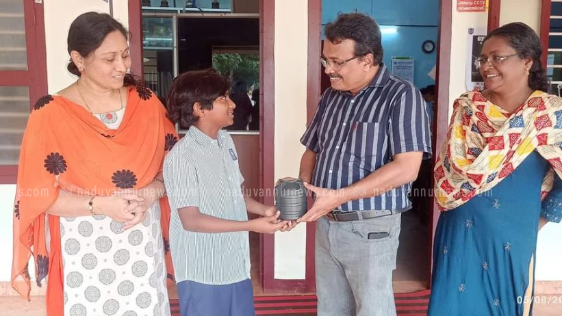  നടുവണ്ണൂരിലെ ഫിസാം,  ദുരിതാശ്വാസ ഫണ്ടിലേക്ക് നൽകിയത് ഡ്രോൺ വാങ്ങാൻ വെച്ച പണം