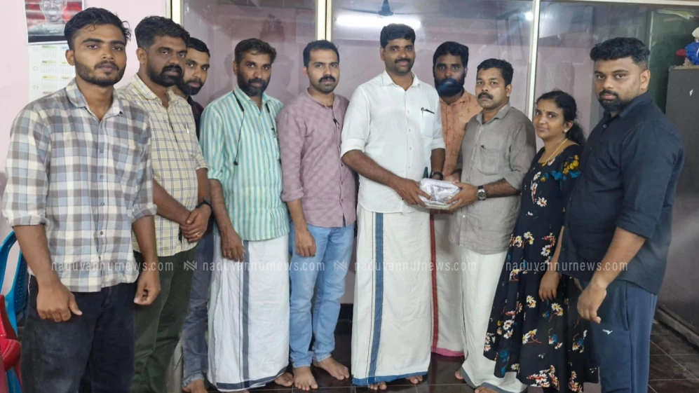 വയനാട് വീട് നിർമ്മാണം; ഡി വൈ എഫ് ഐ നടുവണ്ണൂർ മേഖല കമ്മറ്റി ആദ്യഘട്ടത്തിൽ സമാഹരിച്ചത് 155555 രൂപ