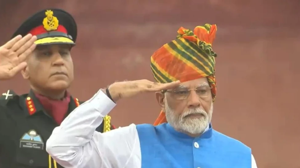 ചെങ്കോട്ടയിൽ ദേശീയ പതാക ഉയർത്തി പ്രധാനമന്ത്രി; 2047-ൽ വികസിത ഭാരതമെന്ന ലക്ഷ്യം