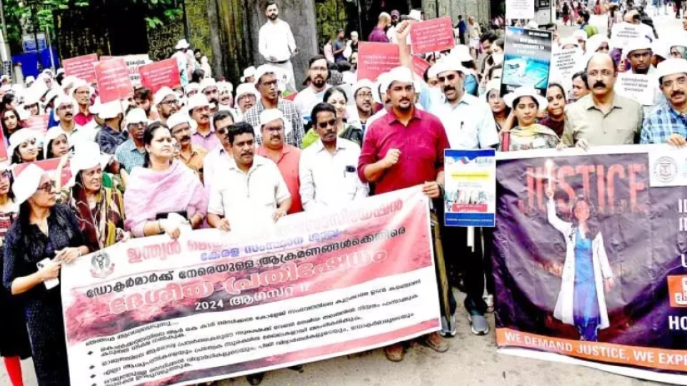 കൊൽക്കത്തയിലെ യുവ ഡോക്ടറുടെ കൊലപാതകം:പ്രതിഷേധത്തിൽ സ്തംഭിച്ച് മെഡിക്കൽ കോളജ്