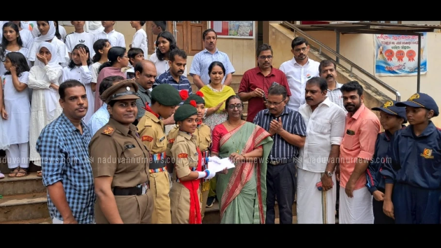 വയനാടിനായി 50 രൂപ ചലഞ്ചിൽ ഫണ്ട് സ്വരൂപിച്ച് ജി.എച്ച്.എസ്.എസ്. നടുവണ്ണൂരിലെ എൻ.സി.സി. കേഡറ്റുകൾ