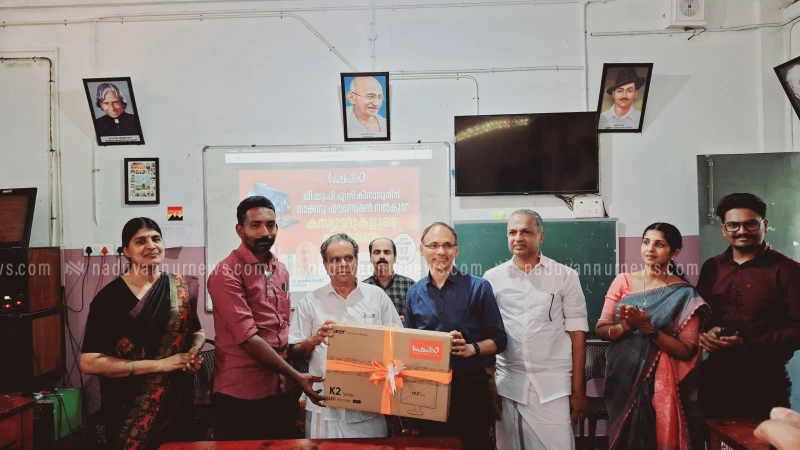  കിനാലൂർ ജി യു പി സ്കൂളിന് ആറ് കമ്പ്യൂട്ടറുകൾ സമർപ്പിച്ച് വാക്റൂ ഫൗണ്ടേഷൻ 