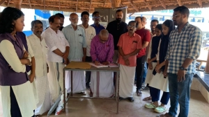 
                        തിരുവങ്ങൂരിലെ അശാസ്ത്രീയമായ ദേശീയ പാത വികസനം; ഒപ്പ് ശേഖരണം നടത്തി