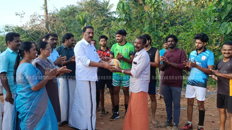  നവീകരിച്ച വോളിബോൾ കോർട്ട് മുതുകാട്ടിലെ കായിക പ്രേമികൾക്ക് കൈമാറി