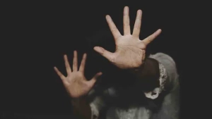 
                        16 കാരനെ പലസ്ഥലങ്ങളിൽ കൊണ്ടുപോയി ലൈംഗികമായി പീഡിപ്പിച്ച 19 കാരി അറസ്റ്റിൽ