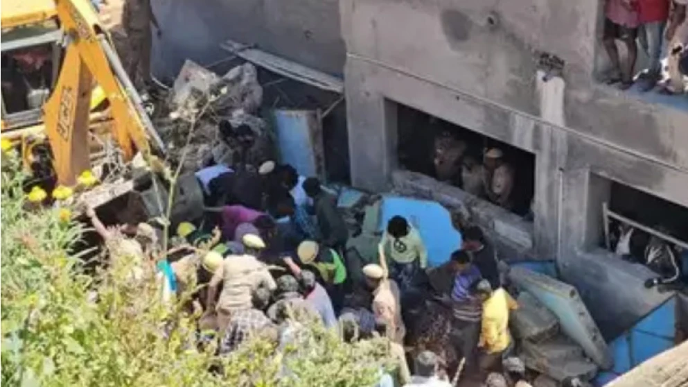 ഊട്ടിയിൽ നിർമ്മാണത്തിലിരുന്ന ശുചിമുറിക്കെട്ടിടം ഇടിഞ്ഞുവീണു; ആറ് മരണം