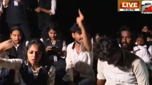 
                        തൊടുപുഴ ലോ കോളേജിൽ വിദ്യാർത്ഥി സമരം അവസാനിപ്പിച്ചു; കോളജിൽ അഡ്മിനിസ്ട്രേറ്റീവ് ഭരണമേർപ്പെടുത്തും