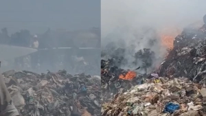 
                        ബ്രഹ്മപുരം മാലിന്യ പ്ലാൻ്റിൽ തീപിടുത്തം; കൂട്ടിയിട്ട മാലിന്യം നാല് ദിവസമായി പുകയുന്നു