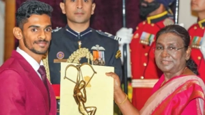 
                        പുരസ്‌കാരനേട്ടത്തിൽ ശ്രീശങ്കർ, ഷമി, ഭാസ്‌കരൻ