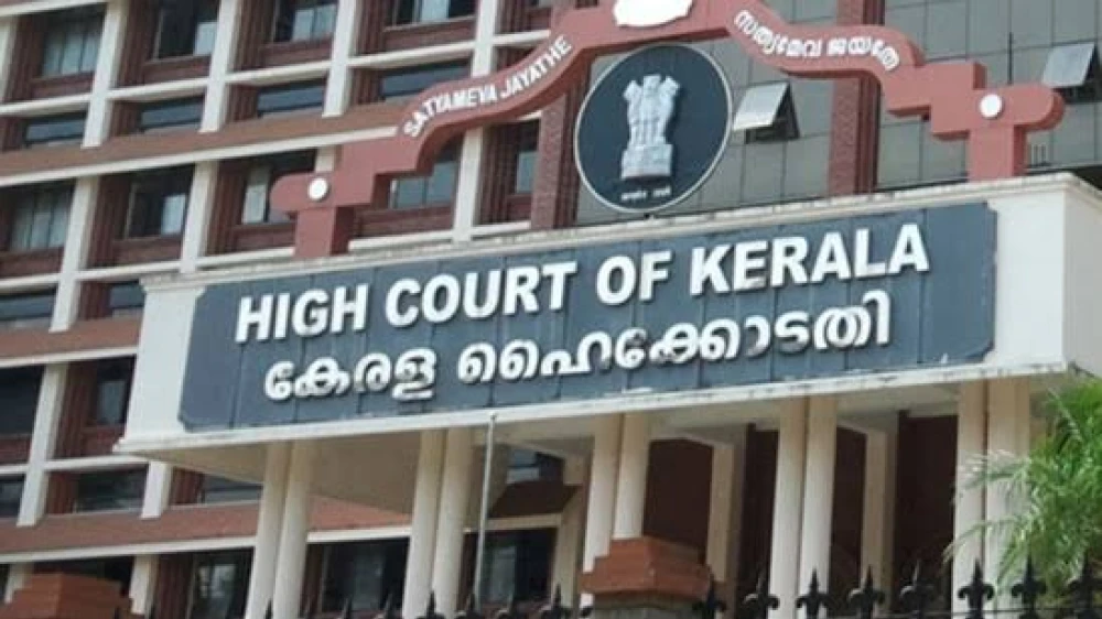 പ്രണയബന്ധം എതിർത്തതിന്റെ പേരിൽ പിതാവിനെതിരെ പെൺകുട്ടി നൽകിയ വ്യാജ പോക്സോ കേസ് റദ്ദ് ചെയ്ത് ഹൈക്കോടതി 