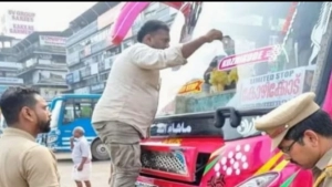 
                        സ്വകാര്യബസുകളിൽ ആര്‍.ടി.ഒ. എന്‍ഫോഴ്സ്മെന്റ് വിഭാഗം പരിശോധന നടത്തി; 31 ബസുകള്‍ക്കെതിരേ നടപടി