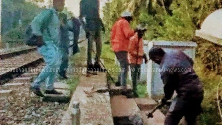 നാട്ടുകാരെ ശ്വാസംമുട്ടിച്ച് റെയിൽവേ യാത്രാവഴി അടക്കുന്നു