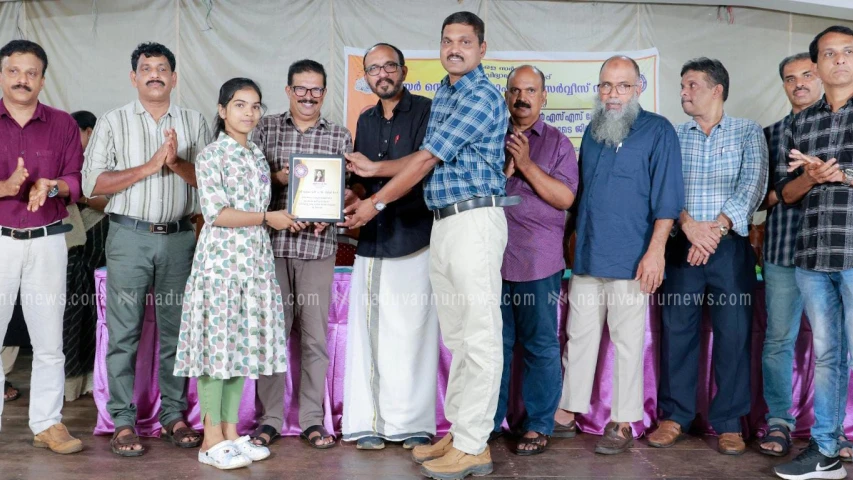 ഹ്യൂമൻ ബുക്ക്; കായണ്ണ ഹയർ സെക്കൻ്ററി സ്കൂളിലെ അർപ്പിതയ്ക്ക് ഒന്നാം സ്ഥാനം