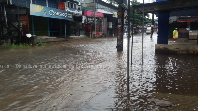 കനത്ത മഴ; ഉള്ളിയേരി ടൗൺ വെള്ളക്കെട്ടിൽ