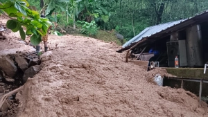 
                        കക്കയത്ത് ഉരുള്‍പൊട്ടല്‍ ;കോഴി ഫാം ഒലിച്ചുപോയി