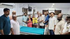 
                        ഗിരീഷ് പുത്തഞ്ചേരിയുടെ ഓർമ്മയ്ക്കായി മെഡിക്കൽ ബെഡ് സമർപ്പിച്ചു