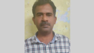 
                        തൃശ്ശൂർ ട്രെയിനിൽ യുവതിക്കുനേരെ ലൈംഗികാതിക്രമം; കോളേജ് അധ്യാപകൻ അറസ്റ്റിൽ