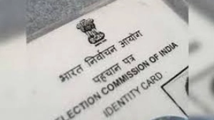 
                        ബേപ്പൂരില്‍ ഒരാള്‍ക്ക് മൂന്ന് വോട്ടര്‍ ഐഡി കാര്‍ഡ്; തിരഞ്ഞെടുപ്പ് ഉദ്യോഗസ്ഥര്‍ക്ക് സസ്‌പെന്‍ഷന്‍