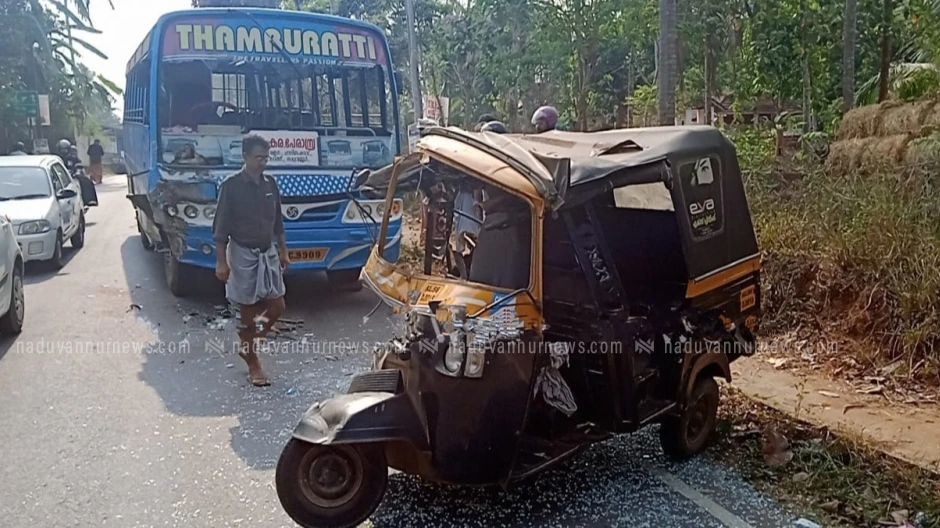  പന്നിമുക്കിൽ ഓട്ടോയും ബസ്സും കൂട്ടിയിടിച്ചു