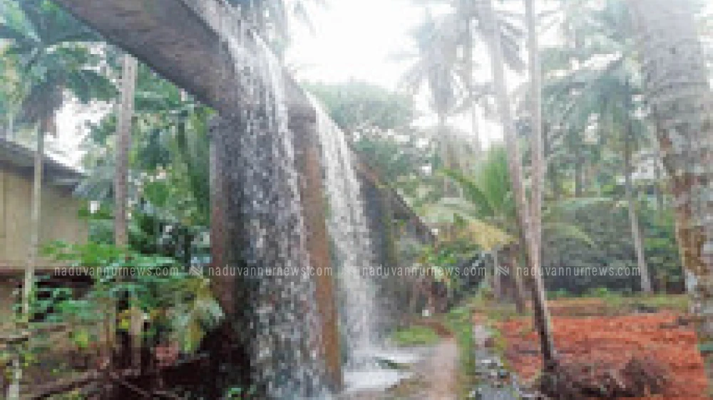 ഇ​റി​ഗേ​ഷ​ൻ അ​നാ​സ്ഥ; അ​ക്വ​ഡേ​റ്റു​ക​ൾ ചോ​ർ​ന്ന് വെ​ള്ളം പാ​ഴാ​കു​ന്നു