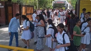 
                        ഡൽഹിയിൽ സ്കൂളുകൾക്ക് നേരെ ബോംബ് ഭീഷണി; പരീക്ഷകൾ മാറ്റിവെച്ചു