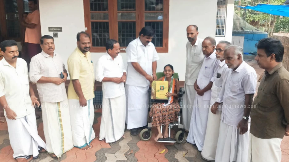  സിവിൽ സർവീസ് പരീക്ഷയിൽ മികച്ച വിജയം നേടിയ എ.കെ. ശാരികയെ  കോൺഗ്രസ് ആദരിച്ചു