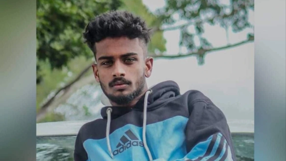 റോഡിലെ വെള്ളക്കെട്ടിൽ ബൈക്ക് നിയന്ത്രണം വിട്ട് മറിഞ്ഞ് യുവാവ് മരിച്ചു
