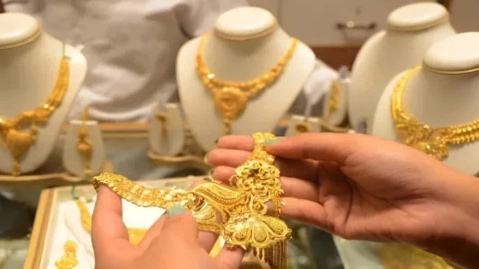 സ്വർണ വിലയിൽ വമ്പൻ ഇടിവ് ; രണ്ടാഴ്ചയ്ക്ക് ശേഷമുള്ള ഏറ്റവും കുറഞ്ഞ നിരക്ക്