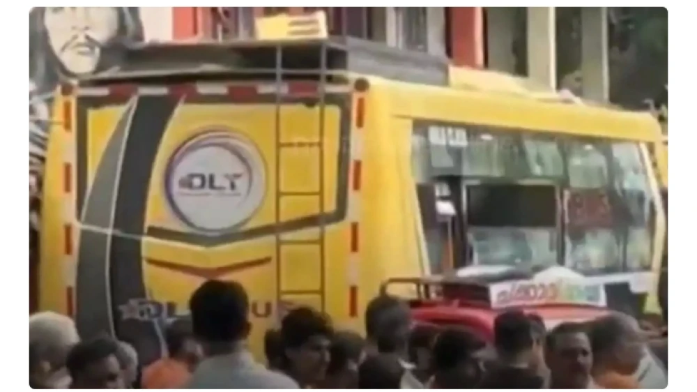 കൊടുവള്ളിയിൽ നിയന്ത്രണം വിട്ട ബസ് കടയിലേക്ക് ഇടിച്ചു കയറി നിരവധി പേർക്ക് പരിക്ക്