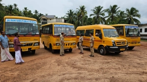
                        സ്കൂൾ തുറക്കുന്നതിന് മുന്നോടിയായി നന്മണ്ട സബ് ഓഫീസിന്റെ പരിധിയിൽ വരുന്ന സ്കൂൾ വാഹനങ്ങളുടെ പരിശോധന നടത്തി