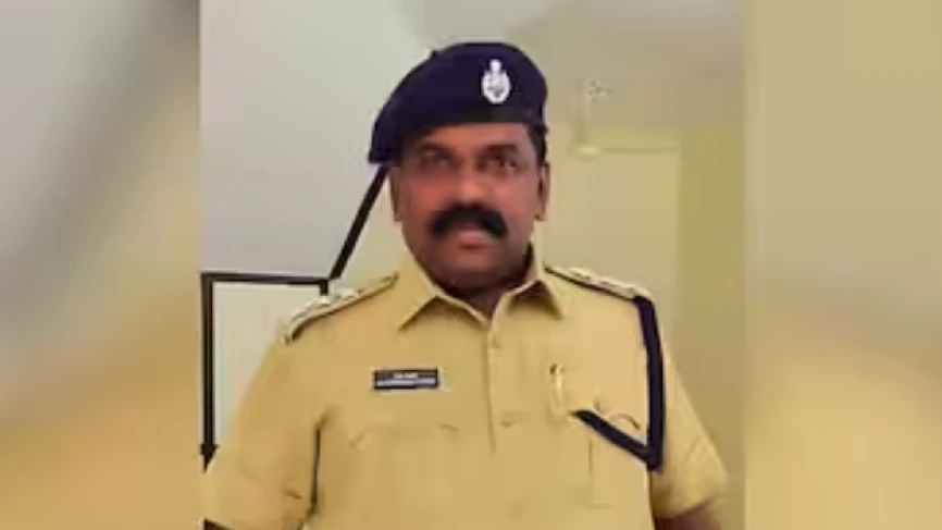  ഗുണ്ടാനേതാവിൻ്റെ വീട്ടിലെ വിരുന്ന്; രണ്ടു പോലീസുകാർക്ക് സസ്പെൻഷൻ