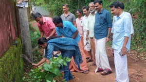
                        സി.ഐ.ടി.യു. കാവുന്തറ മേഖല കമ്മിറ്റി കാവുന്തറ വെൽഫെയർ സ്കൂൾ ശുചീകരിച്ചു
