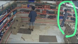 
                        കക്കോടി ബിവറേജസ് സെൽഫ് സർവീസ് ഔട്ട്‌ലെറ്റിൽ മോഷണം; കുപ്പിക്കള്ളന്മാർ പിടിയിൽ