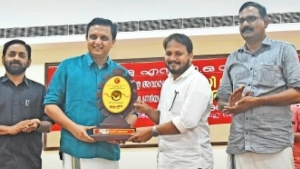 
                        സംസ്ഥാന ചലച്ചിത്ര പുരസ്കാര ജേതാവ് സുധി കോഴിക്കോടിന് അനുമോദനം