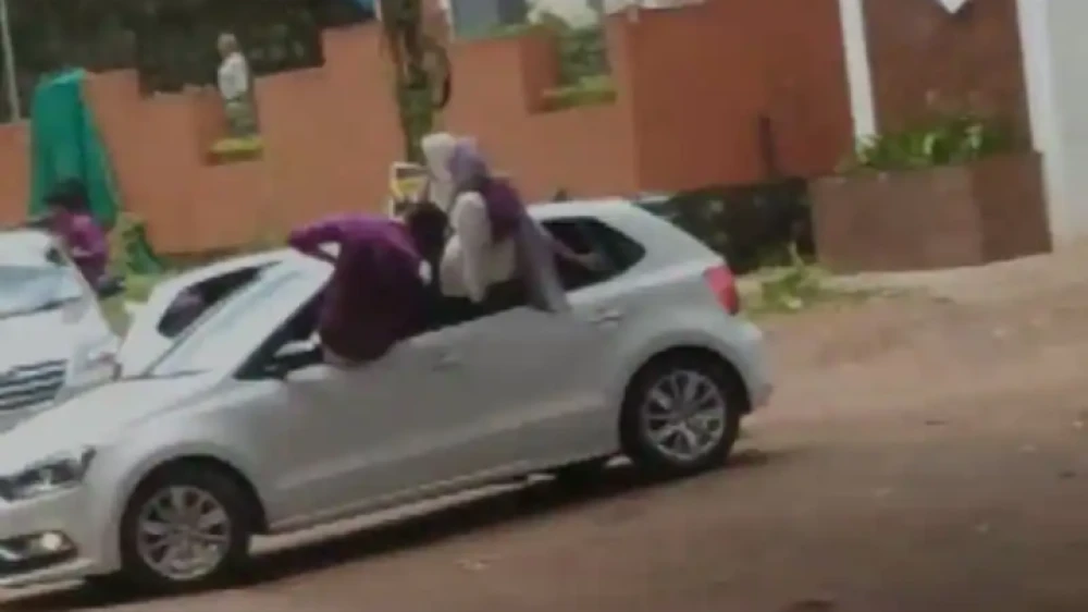 ഓണാഘോഷം അതിരുവിട്ടു; വിദ്യാര്‍ഥികളുടെ ലൈസന്‍സ് റദ്ദ് ചെയ്തു