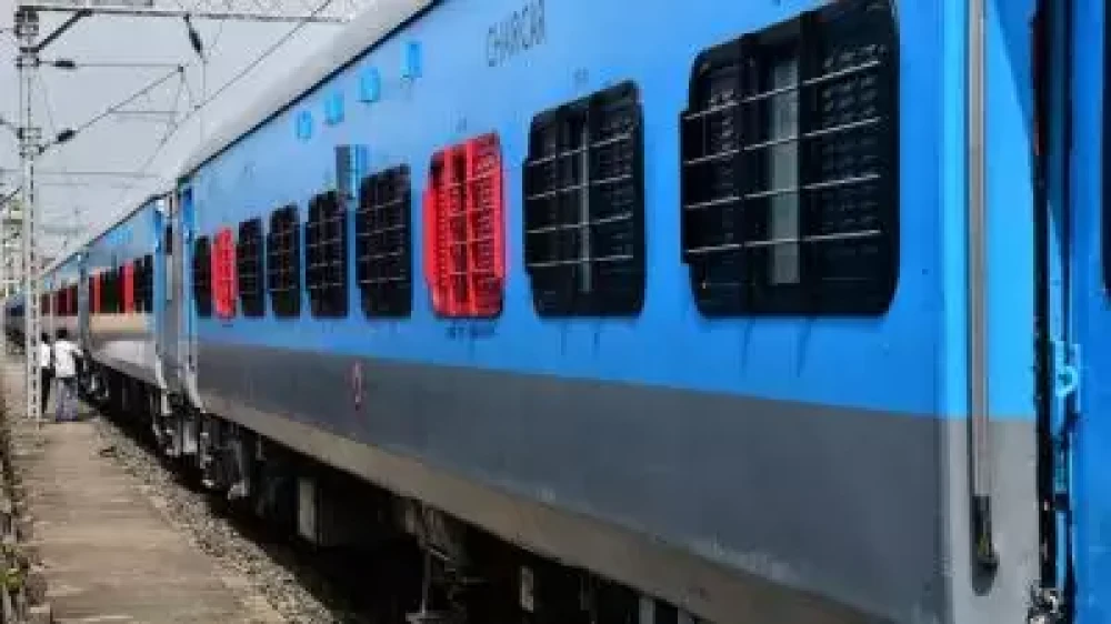 രാജ്യത്ത് ആദ്യമായി ട്രെയിനിനുള്ളിൽ എടിഎം സ്ഥാപിച്ച് പരീക്ഷണ ഓട്ടം വിജയകരമായി പൂർത്തിയാക്കി ഇന്ത്യൻ റെയിൽവേ