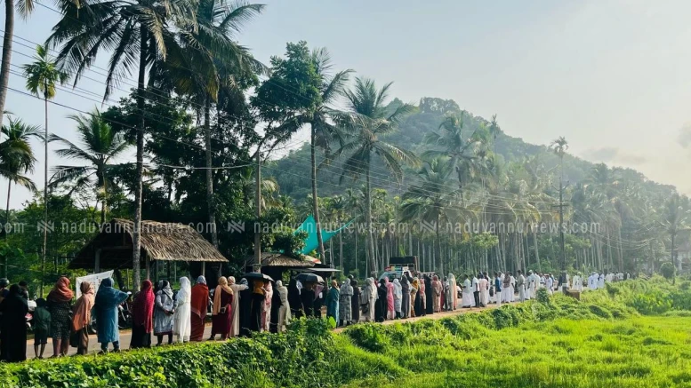 ലഹരിക്കെതിരെ പൂനത്ത് മുസ്ലീം റിലീഫ് കമ്മിറ്റി  മനുഷ്യമതിൽ സംഘടിപ്പിച്ചു