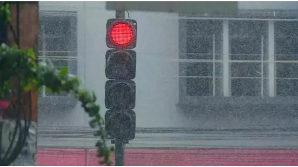 സംസ്ഥാനത്ത് മഴ വീണ്ടും ശക്തമാകുന്നു; മധ്യകേരളത്തിൽ കനത്ത മഴയ്ക്ക് സാധ്യത