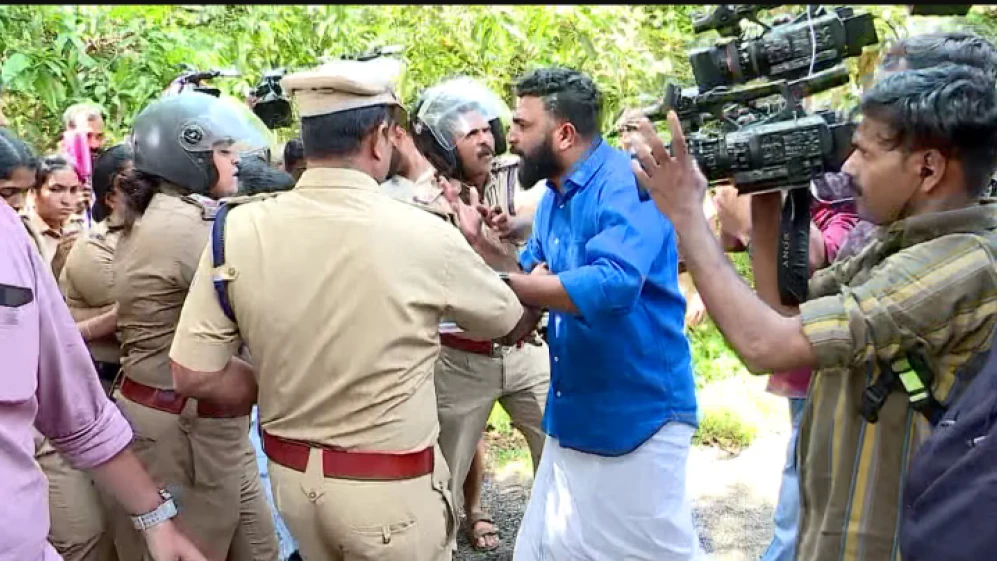 കണ്ണൂർ യൂണിവേഴ്സിറ്റി തെരഞ്ഞെടുപ്പിൽ സംഘർഷം: എസ് എഫ് ഐ - യു ഡി എസ് എഫ് പ്രവർത്തകർക്ക് പരിക്ക്