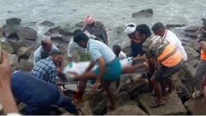 
                        വടകര  ചെറുതോണി മറിഞ്ഞ് കാണാതായ മത്സ്യത്തൊഴിലാളിയുടെ മൃതദേഹം കണ്ടെത്തി