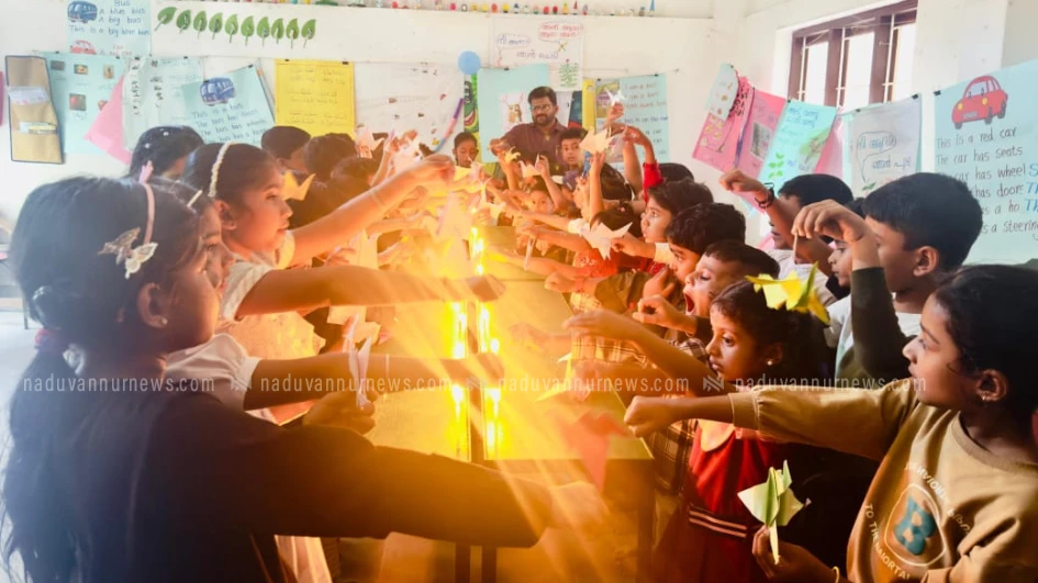 വന്മുകം-എളമ്പിലാട് എം.എൽ.പി.സ്കൂളിൽ യുദ്ധത്തിനെതിരായി ശാന്തി ദീപം തെളിയിച്ചു