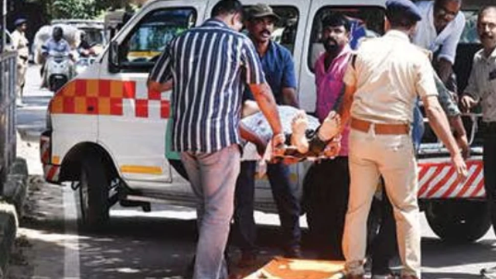 കോഴിക്കോട്ട് നീങ്ങിത്തുടങ്ങിയ തീവണ്ടിയിൽ കയറാൻ ശ്രമിക്കുന്നതിനിടെ വീണ്  വയോധികന് ഗുരുതര പരിക്ക്