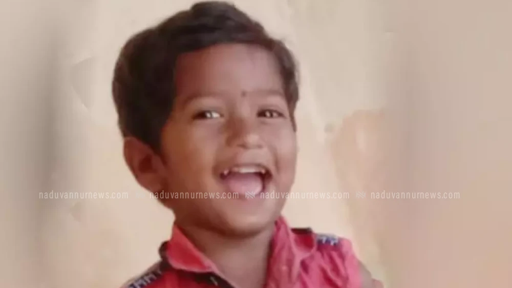 മൂന്ന് മണിക്കൂർ വനത്തിലൂടെ സഞ്ചരിച്ച് ആശുപത്രിയിലെത്തിച്ചിട്ടും അഞ്ചുവയസ്സുകാരനെ  രക്ഷിക്കാനായില്ല