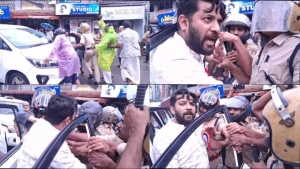 
                        വടകരയിൽ ഷാഫി പറമ്പിൽ എം.പി.യെ ഡിവൈഎഫ്ഐ വഴിയിൽ തടഞ്ഞു