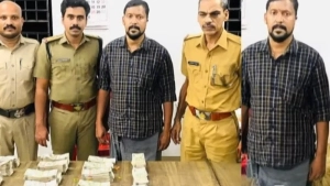 
                        നാദാപുരത്ത് രേഖകളില്ലാതെ കടത്തിയ 22 ലക്ഷം രൂപ പിടിച്ചെടുത്തു