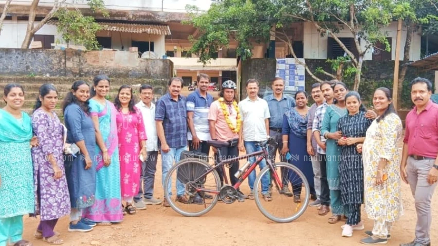  അഭിലാഷ് പുത്തഞ്ചേരിയ്ക്ക് സ്വീകരണം നൽകി 